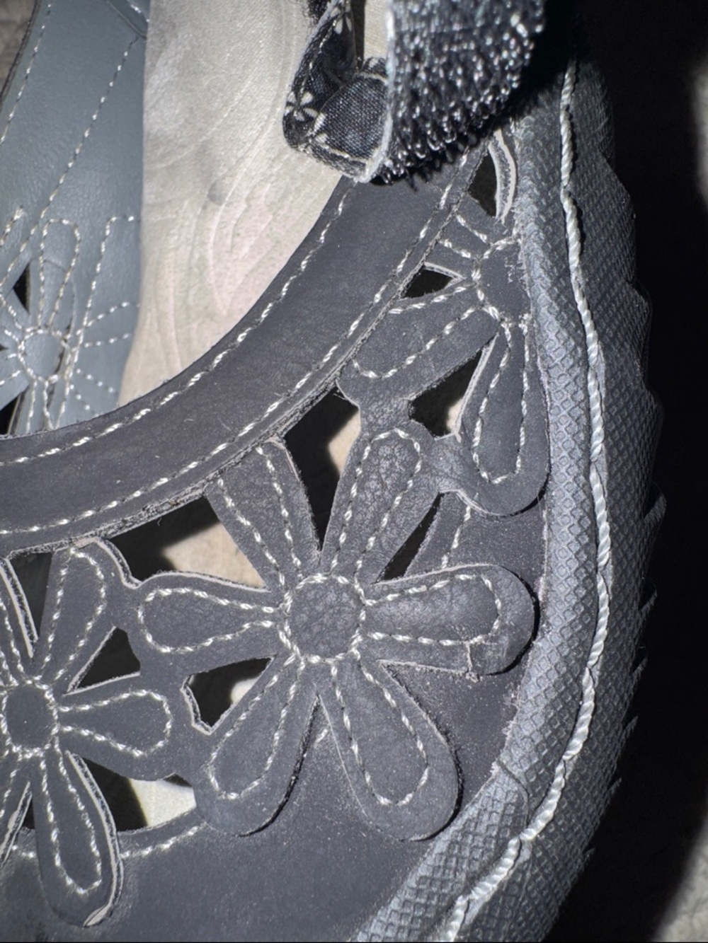 JBU Black Floral Cutout Mary Jane Shoes—sz9 - Picture 6 of 6